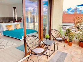 Sunny Deluxe Apt. & Terrace